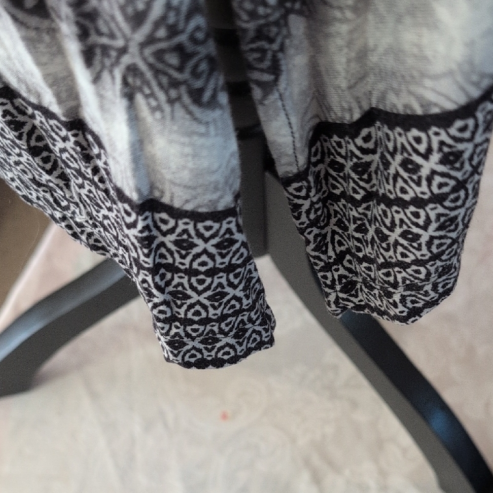Ruby Rd. Black and White Patterned Tunic Size M - Picture 7 of 7